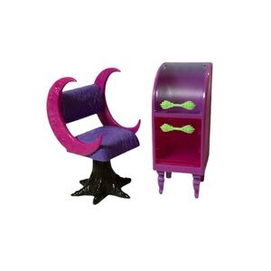 Mattel Monster High G3 Furniture Set Creepover Crescent Moon Chair Display Case